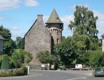 Anglards de Salers et le château de la Trémouillère